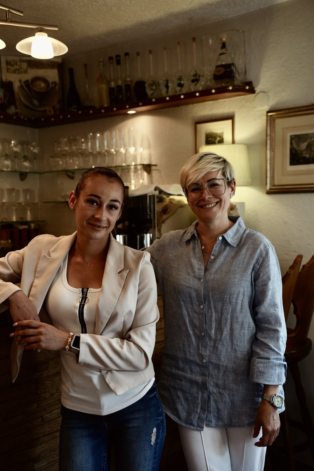 Zwei Mitarbeiterinnen an der Bar des Ristorante Trevi